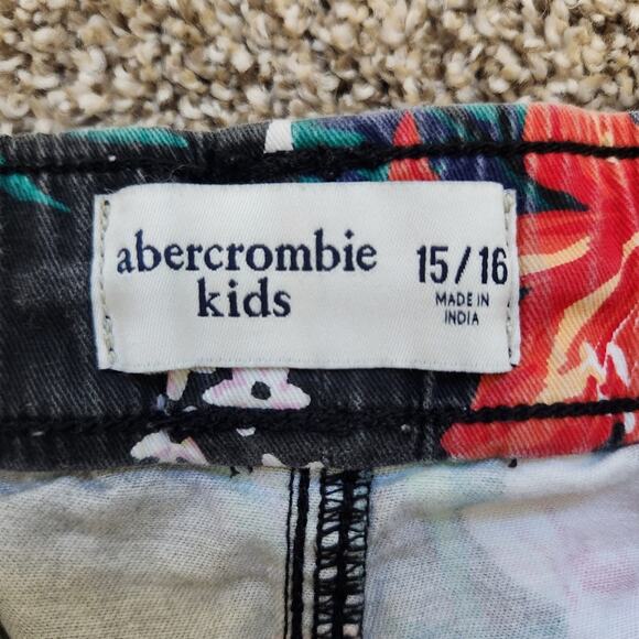 Boys Abercrombie Kids 15/16 black and Hawaiian floral Bermuda shorts. - Picture 3 of 7